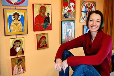 04 Gady 375x250 - Führung durch das Atelier für Ikonen und Kunsthandwerk in Lebring