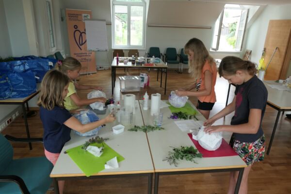 WS25 Kraeuter10 600x400 - Kreative Workshops 2025