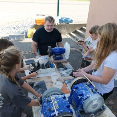 WS25 Steine1 375x375 - Sommerhits f&uuml;r Kids 2026