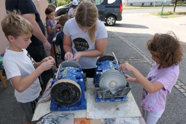 WS25 Steine3 600x400 - Kreative Workshops 2025