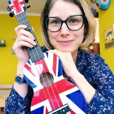 english 375x375 - Sommerhits f&uuml;r Kids 2026