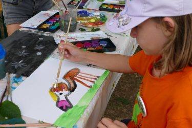 ferien 2018 KKT 30 375x250 - Kinderkreativtage 2018