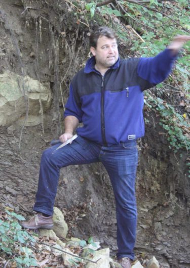 Mitarbeiter:innen portrait hartmut hiden 375x530 - Mitarbeiter:innen