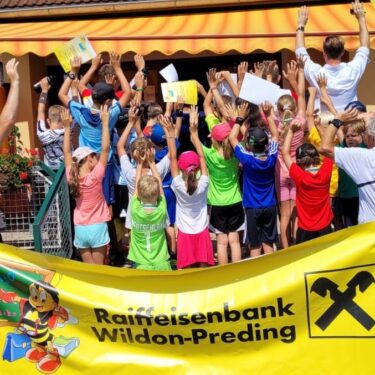 Sommerhits für Kids 2022 tennis 2 375x375 - Sommerhits für Kids 2022